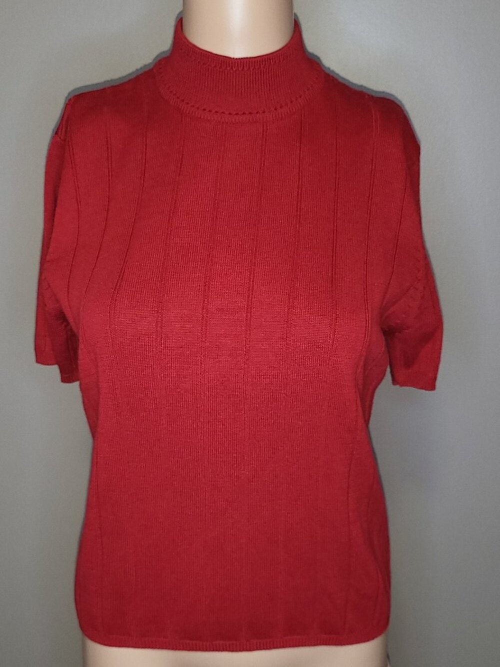 Laura Scott Red Ribbed Mock Neck Short Sleeve Sweater | Women's Medium